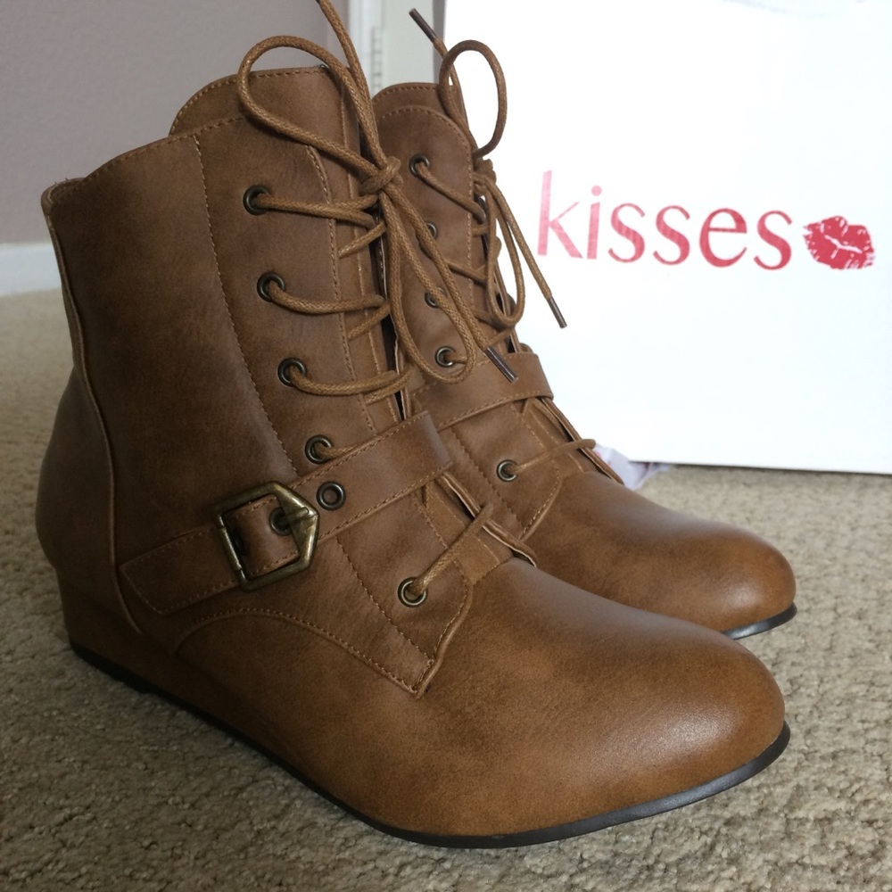 LAST PAIR! Kisses by 2 Lips booties - Picture 4 of 8